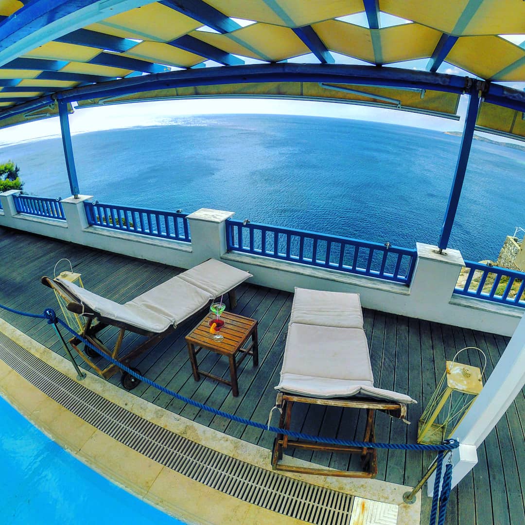 Μπαλκόνι πάνω στο 